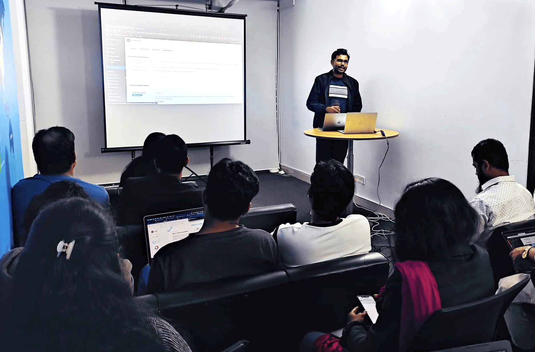 Abid Hasan speaking at Elementor Bangladesh Meetup